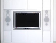 Weißer moderner Hochglanzregal mit Platz für TV